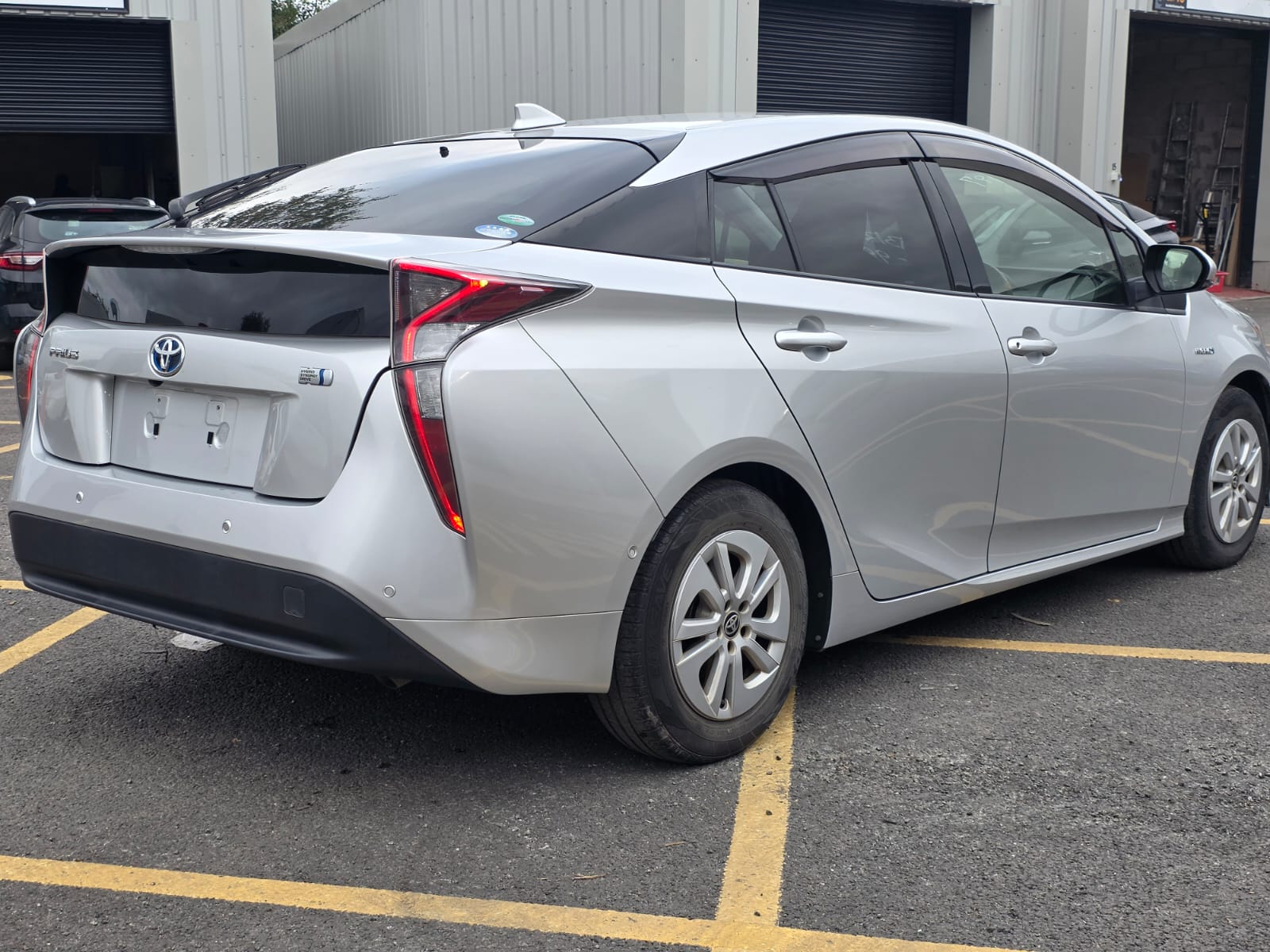 TOYOTA PRIUS - Image 4