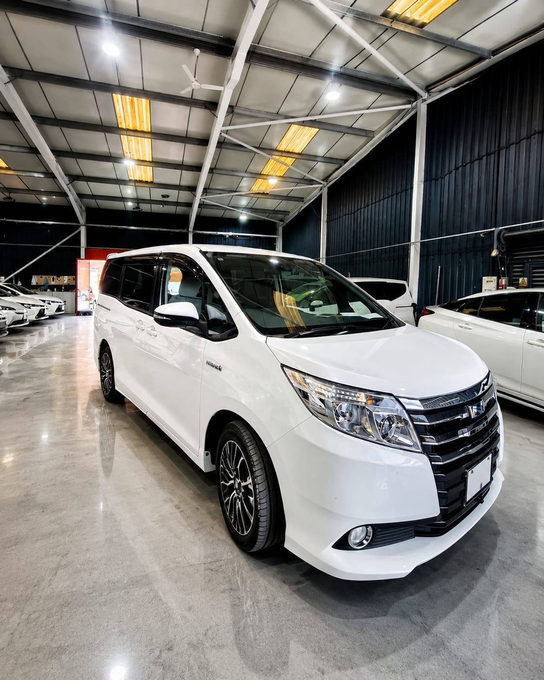 TOYOTA NOAH - Image 2