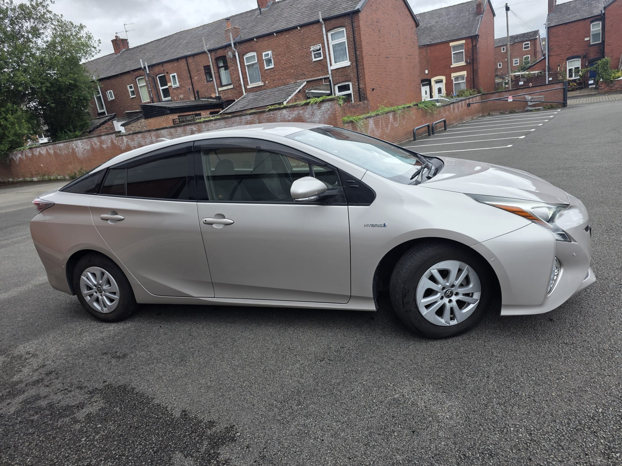TOYOTA  Prius