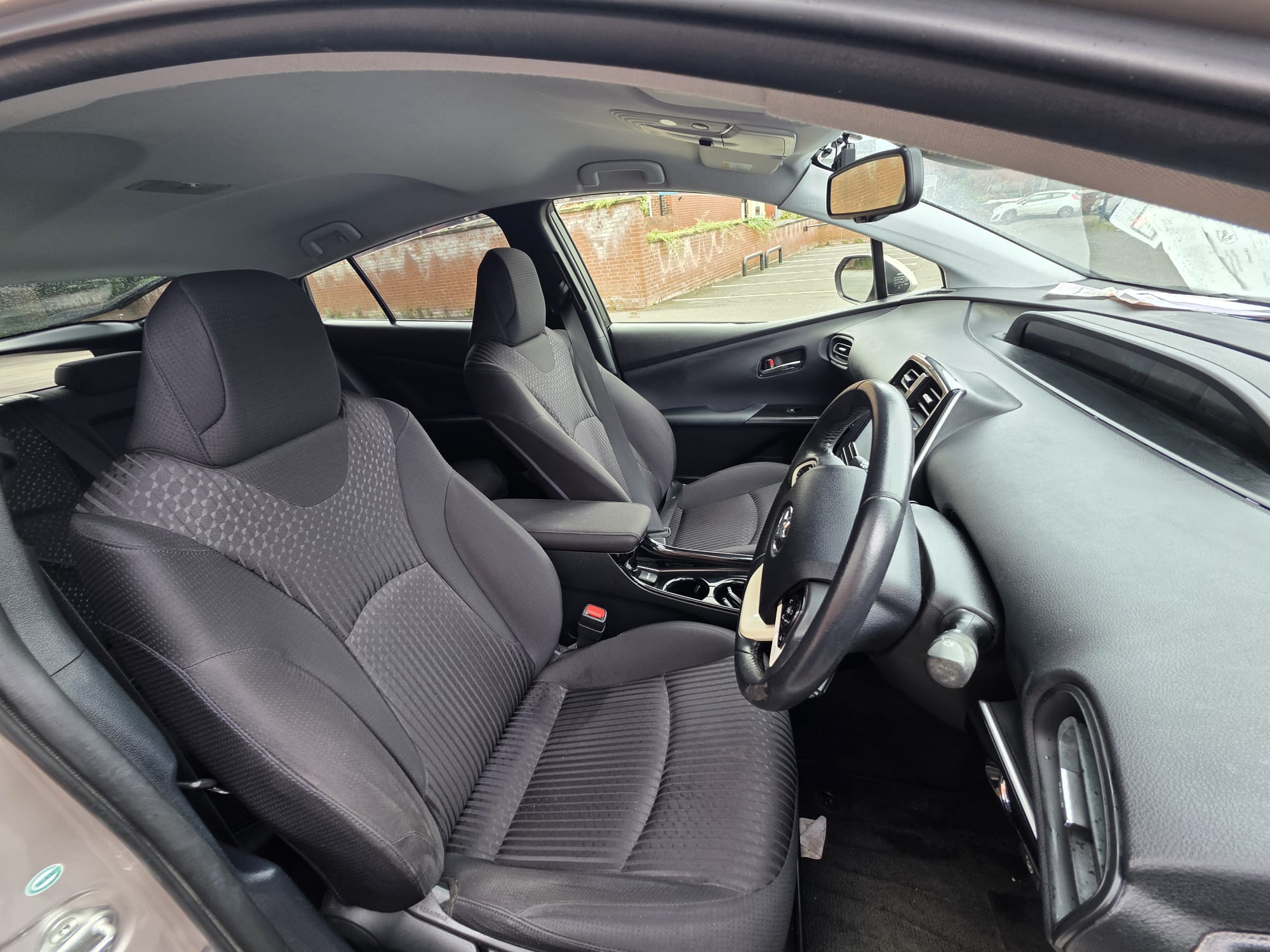 TOYOTA  Prius - Image 2