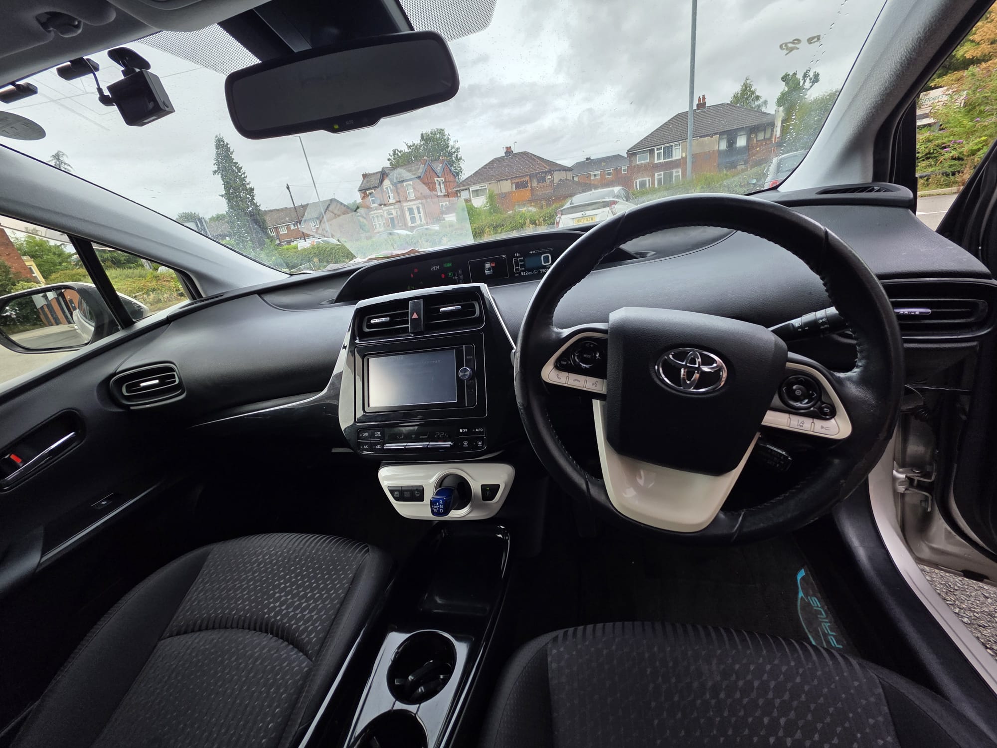 TOYOTA  Prius - Image 4