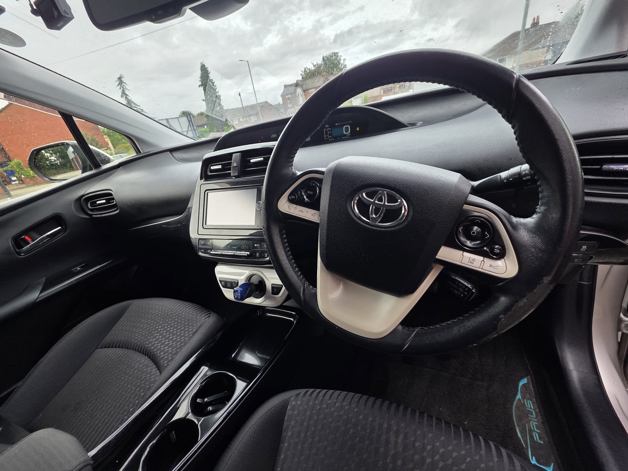 TOYOTA  Prius - Image 5