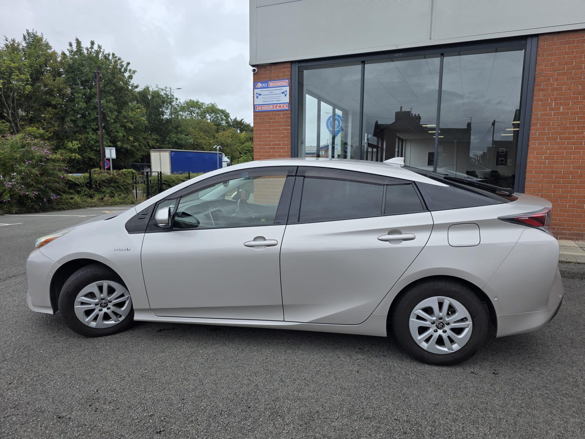 TOYOTA  Prius - Image 6