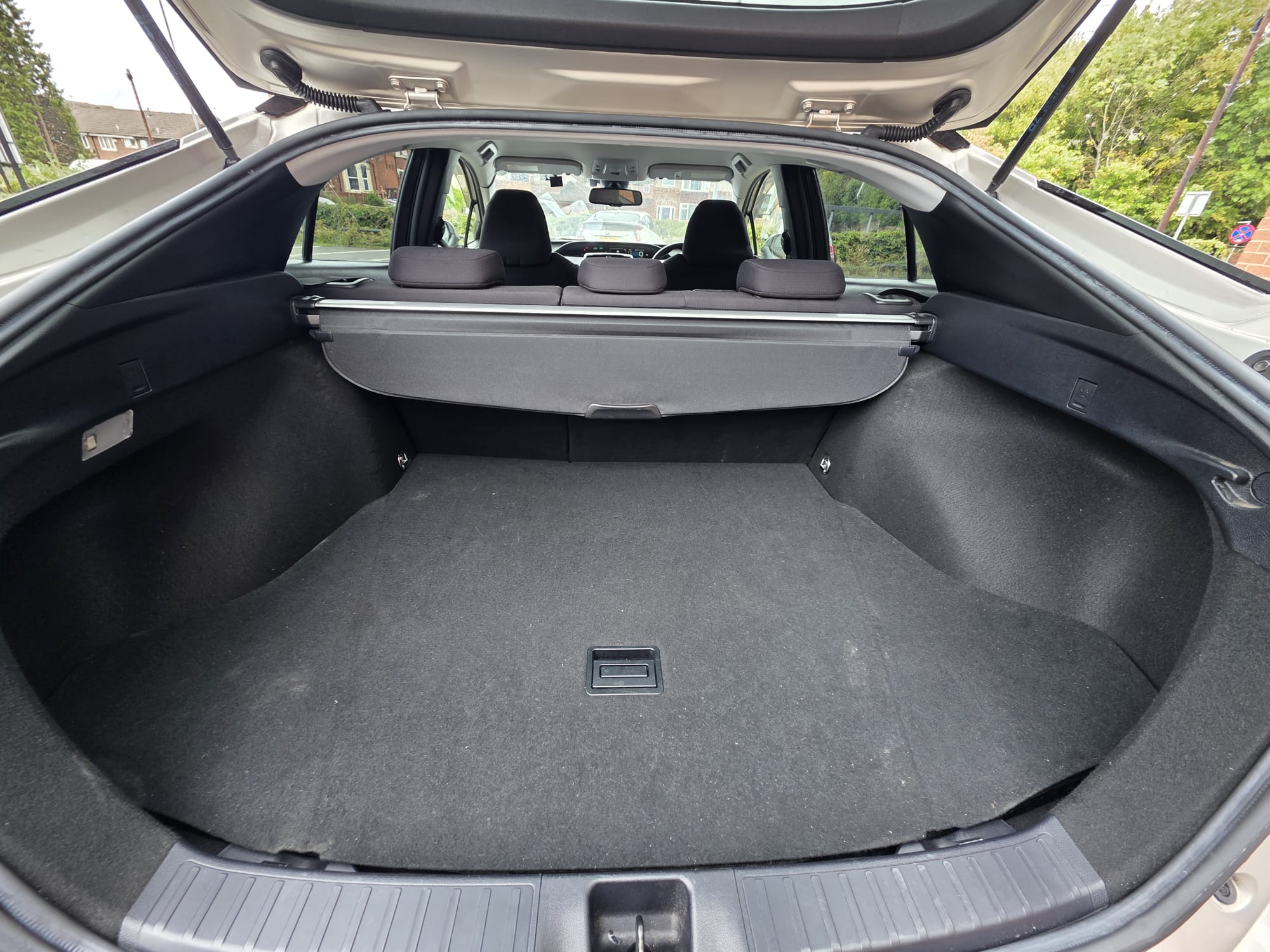 TOYOTA  Prius - Image 8