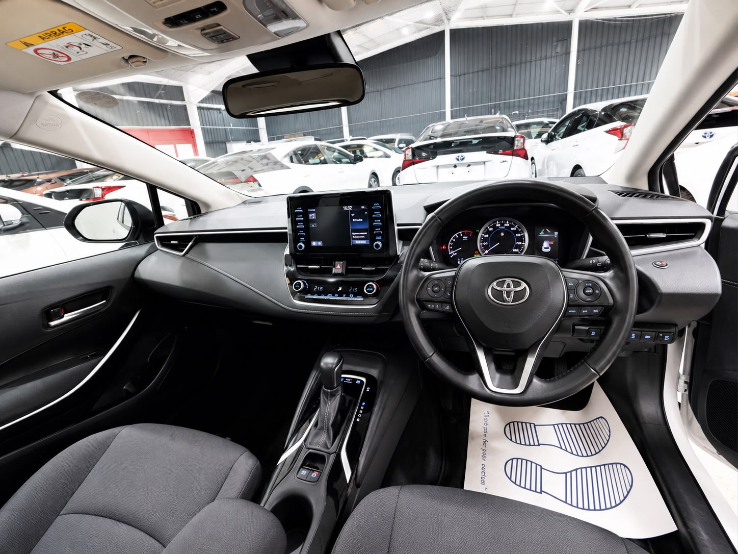 TOYOTA  COROLLA TOURING - Image 6